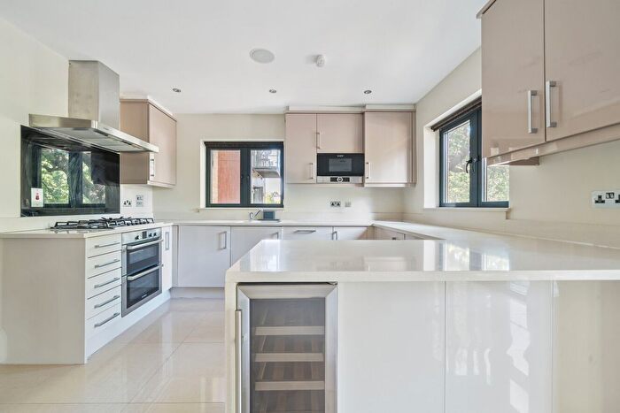 2 Bedroom Flat To Rent In Sydenham Hill, London, SE26