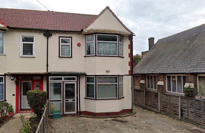 5 Bedroom Semi-Detached House To Rent In Union Road, Wembley, HA0