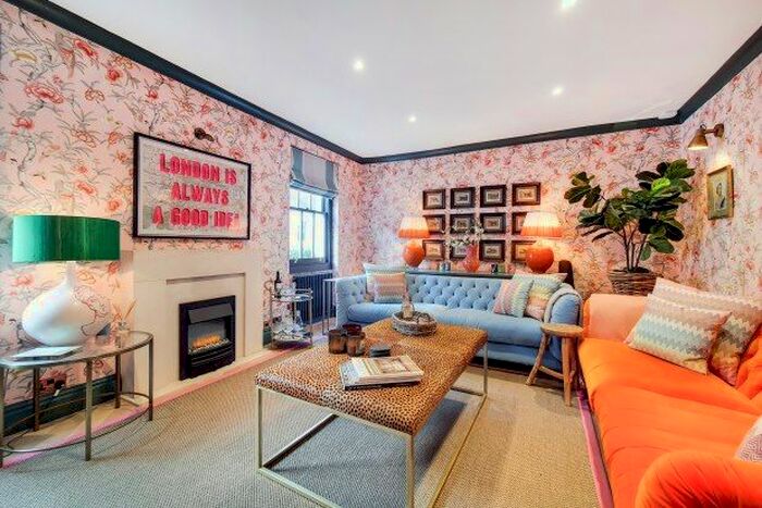 3 Bedroom Mews To Rent In Pavilion Road, London, SW1X