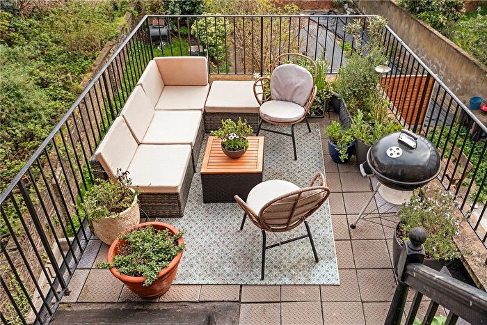 2 Bedroom Flat For Sale In East Hill, London, SW18