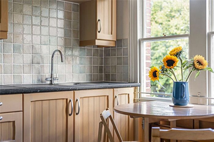 2 Bedroom Flat For Sale In Abingdon Road, Grandpont, OX1