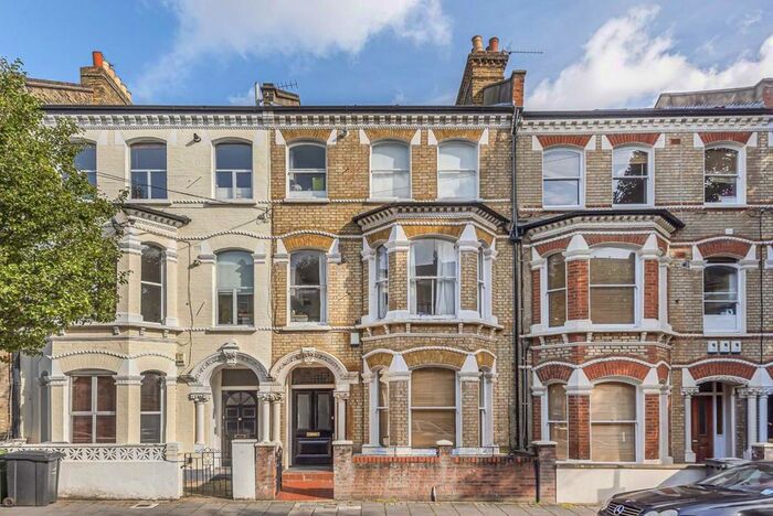 2 Bedroom Flat To Rent In St. Luke's Avenue, London, SW4