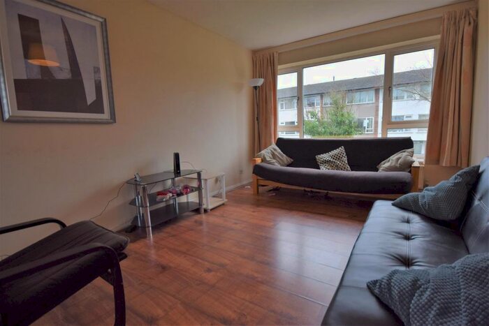 4 Bedroom Semi-Detached House To Rent In Guildford Park Avenue, Guildford, GU2