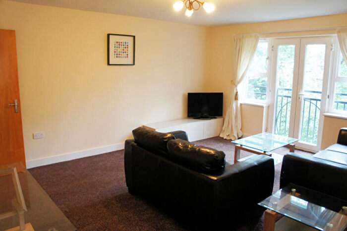 2 Bedroom Flat To Rent In Three Bridges Road, RH10