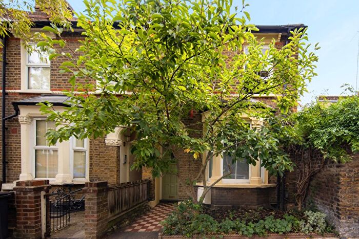 3 Bedroom End Terrace House For Sale In Chevet Street, Hackney, London, E9