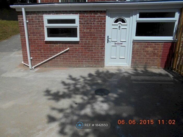 1 Bedroom Flat To Rent In Oakdale Drive, Bradford, BD10