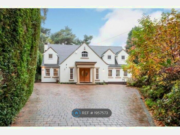 5 Bedroom Detached House To Rent In High View Road, Lightwater, GU18