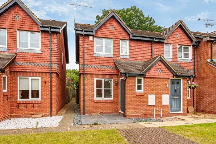 2 Bedroom End Of Terrace House To Rent In Gardenia Drive, West End, GU24