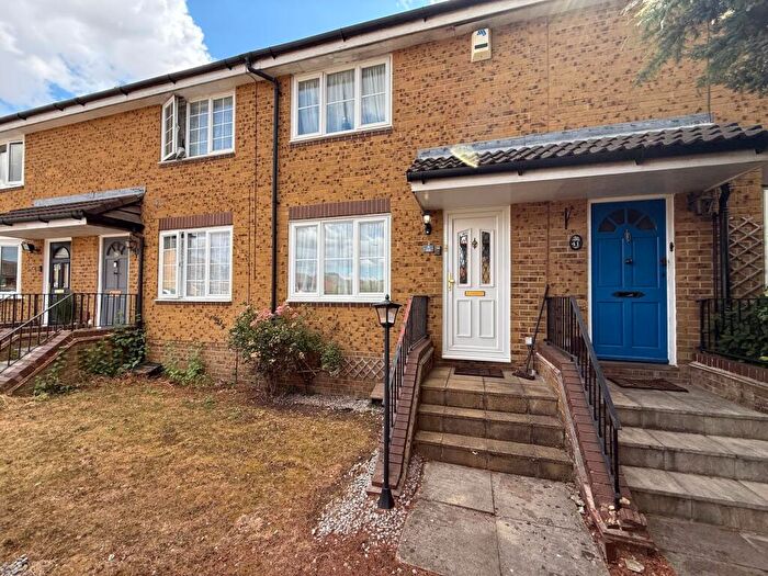 2 Bedroom Terraced House For Sale In Whitwell Close, Luton, LU3
