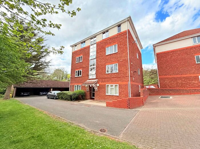 1 Bedroom Apartment For Sale In Ashford Court, Overcliff Road, Little Thurrock, Essex, RM17