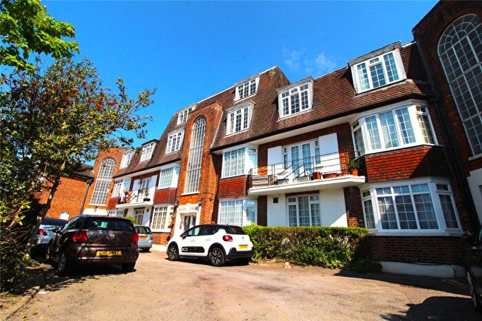 2 Bedroom Apartment For Sale In Crown Lane, London, N14