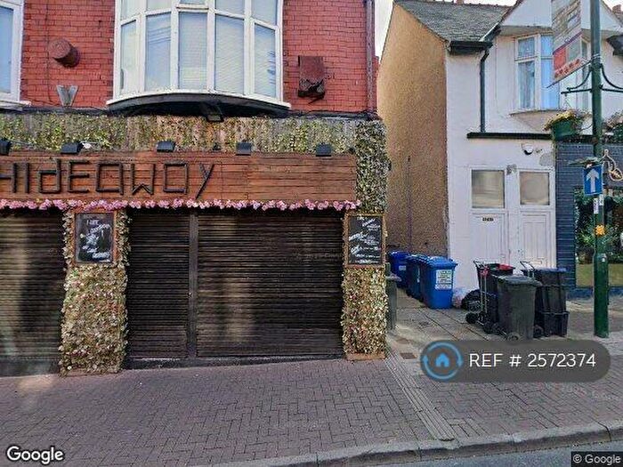 2 Bedroom Flat To Rent In High Street, Presratyn, LL19