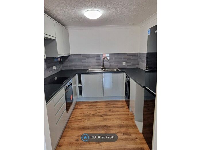 1 Bedroom Flat To Rent In Oakhill Lodge, Purley, CR8