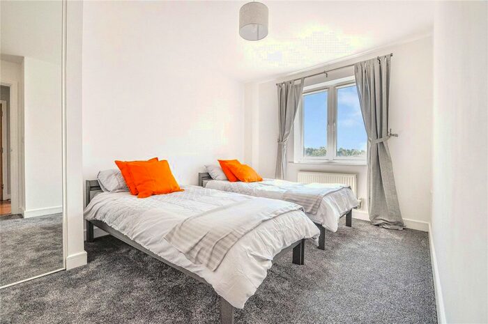 2 Bedroom Flat To Rent In Kingsquarter, Maidenhead, Berkshire SL6