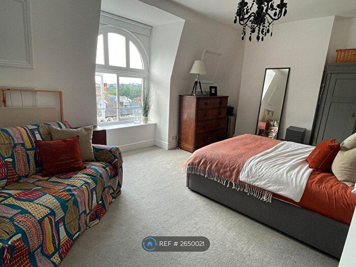 2 Bedroom Flat To Rent In Avenue Mews, London, N10