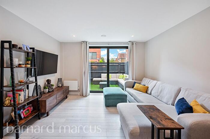 1 Bedroom Flat For Sale In Egbert Mews, Kingston Upon Thames, KT1