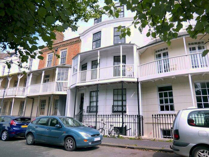 1 Bedroom Apartment To Rent In South Terrace, Littlehampton, West Sussex, BN17