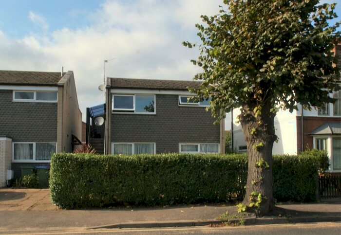 1 Bedroom Flat To Rent In Molesey Road, Walton-On-Thames, Surrey, KT12