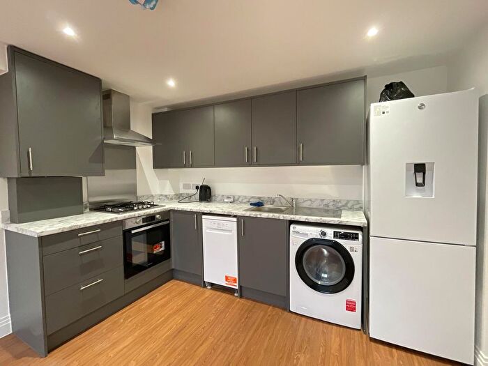 2 Bedroom Flat To Rent In Barge Drive, UB2