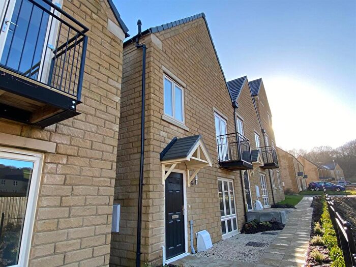 3 Bedroom Town House To Rent In Black Rock Drive, Linthwaite, Huddersfield, HD7