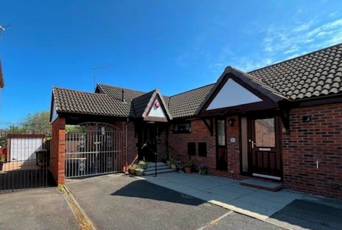 2 Bedroom Semi-Detached Bungalow To Rent In Steeple View, Ashton-on-ribble, Preston, PR2