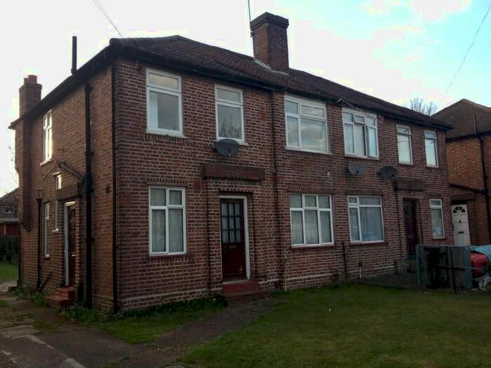 2 Bedroom Maisonette To Rent In Botwell Crescent, Hayes, Middlesex, UB3