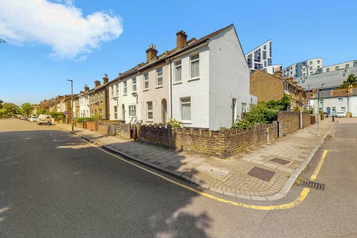 2 Bedroom Property To Rent In Aylesbury Road, Bromley, BR2