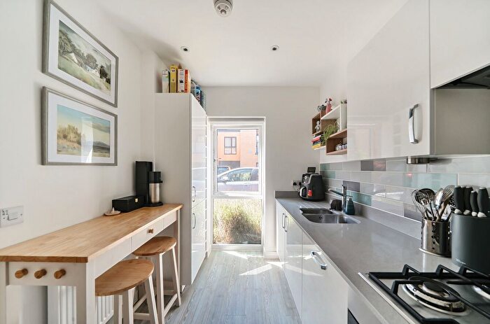 3 Bedroom Terraced House For Sale In Holmesley Road, Borehamwood, Hertfordshire, WD6