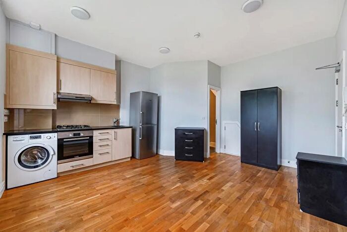 Studio To Rent In Very Near Birch Grove Area, Ealing Common, W3