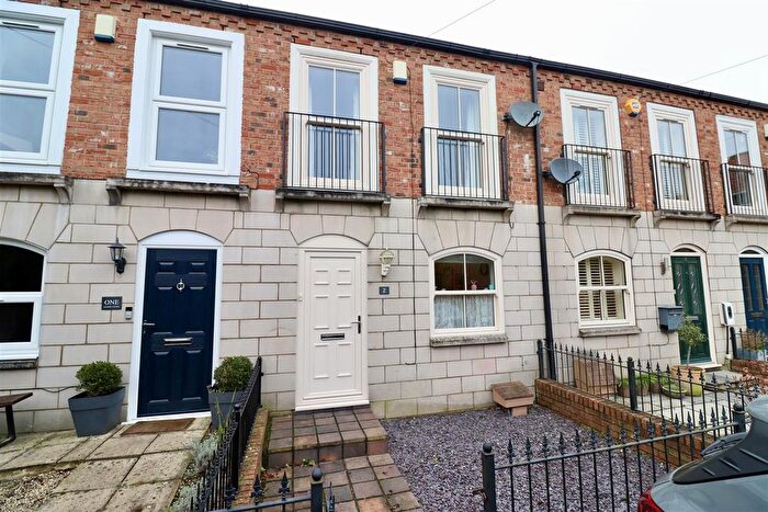 3 Bedroom Terraced House For Sale In Chapmangate, Pocklington, York, YO42