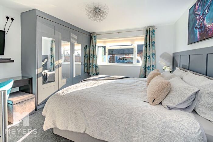 2 Bedroom Bungalow For Sale In Kestrel Court, Ringwood, BH24