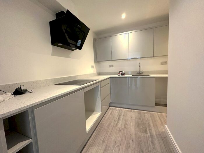 2 Bedroom Maisonette To Rent In Camberwell Road, London, SE5