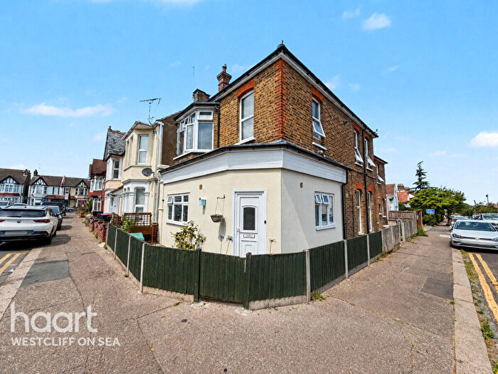 1 Bedroom Flat For Sale In Westborough Road, Westcliff-On-Sea, SS0