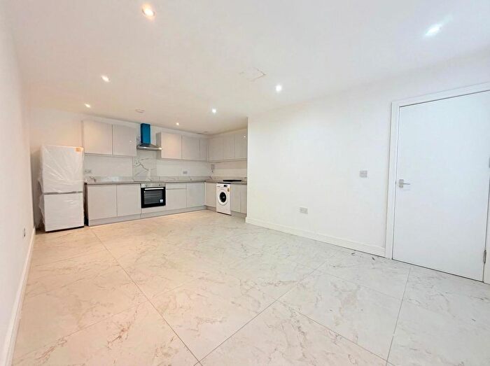 2 Bedroom Flat To Rent In Matrix Court, Queensway, Enfield, EN3