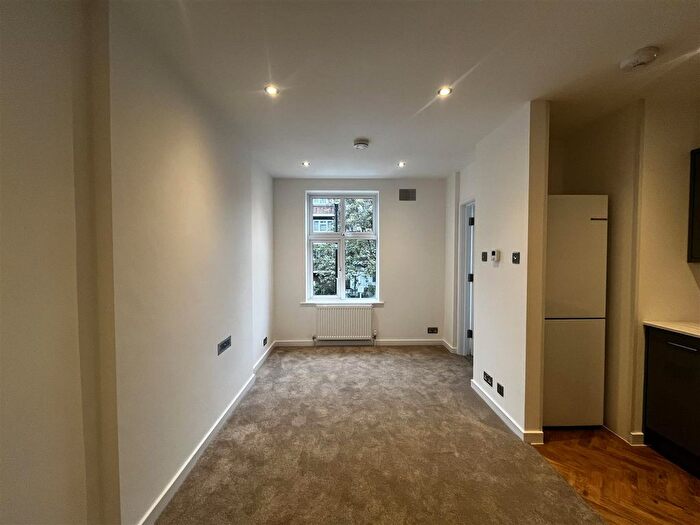 2 Bedroom Flat To Rent In Brixton Hill, London, SW2