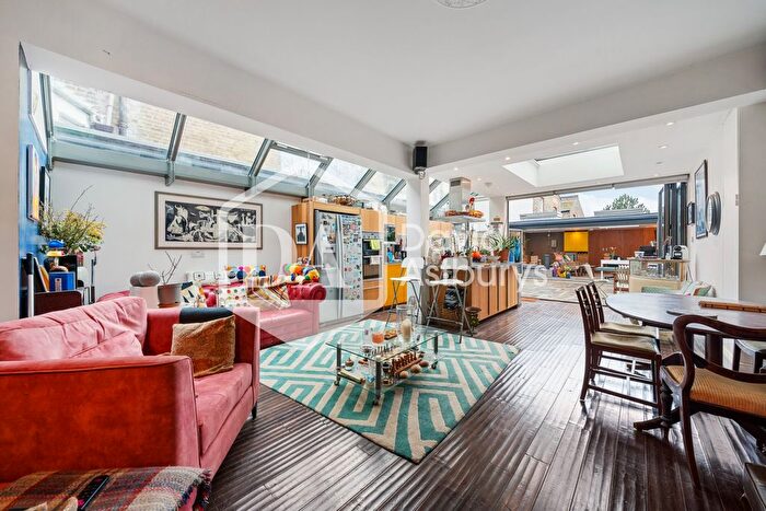 2 Bedroom Flat To Rent In Church Lane, Crouch End, London, N8