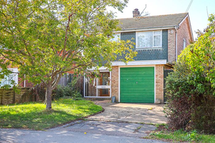 3 Bedroom Detached House For Sale In Hilltop Avenue, Hullbridge, Hockley, SS5