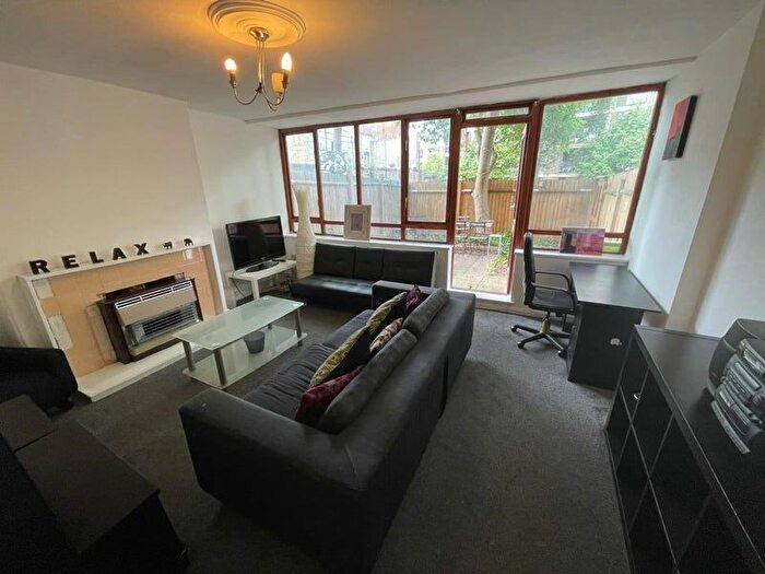 3 Bedroom Maisonette To Rent In Canonbury Road, Islington, N1