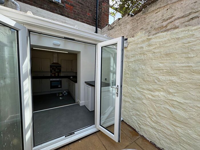 1 Bedroom Flat To Rent In Victoria Street, Taunton, TA1