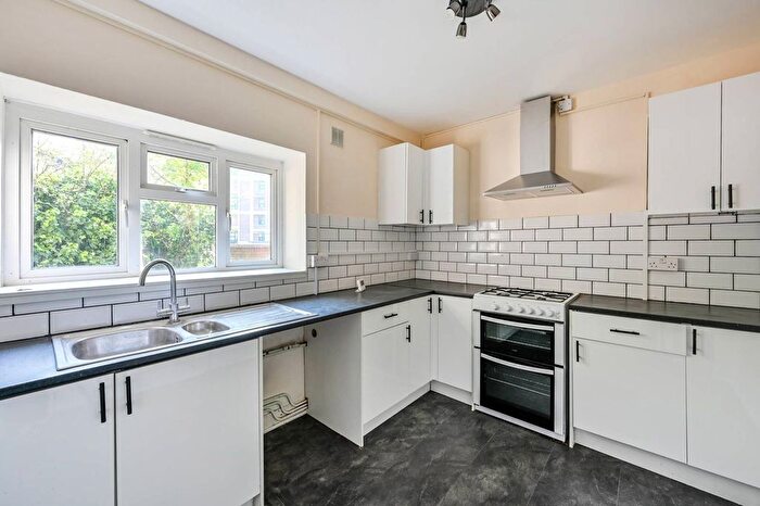 2 Bedroom Flat To Rent In The Bittoms, Kingston, Kingston Upon Thames, KT1