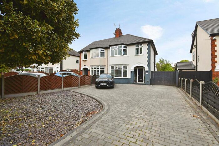 3 Bedroom Semi-Detached House For Sale In Kingston Road, Willerby, HU10