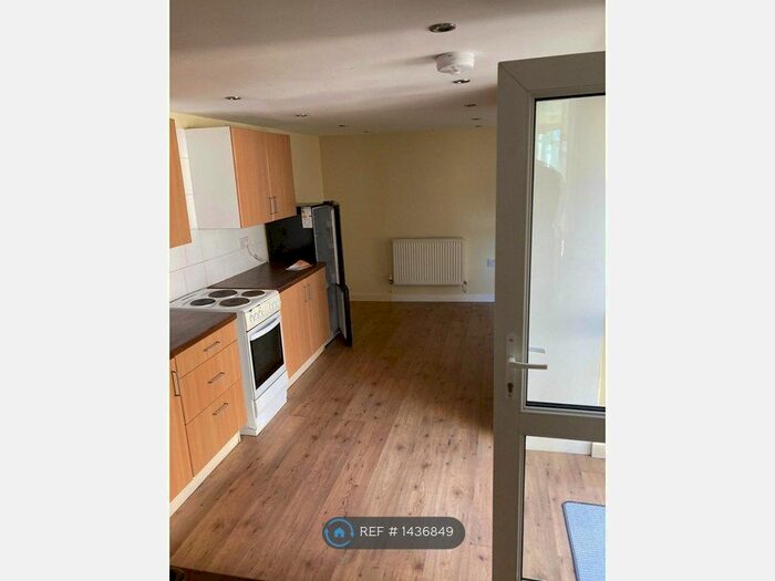 3 Bedroom Flat To Rent In Lower Road, Ely, Cardiff, CF5