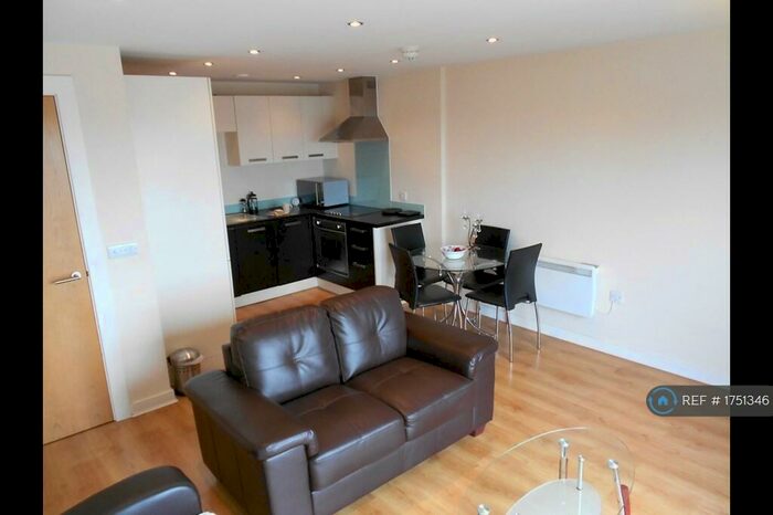 2 Bedroom Flat To Rent In Manchester Street, Manchester, M16