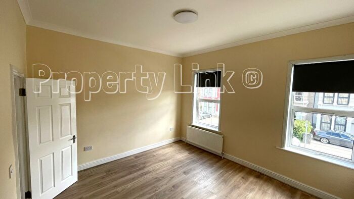 3 Bedroom Flat To Rent In Valentines Road, Ilford, IG1