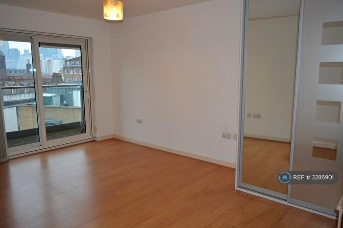 2 Bedroom Flat To Rent In Commercial Road, London, E14