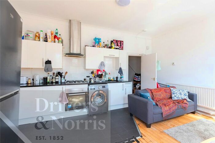 3 Bedroom Maisonette To Rent In Wightman Road, Harringey, London, N8