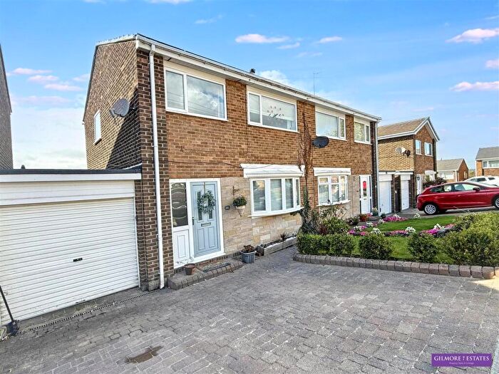 3 Bedroom Semi-Detached House For Sale In Hindley Close, Ryton, NE40