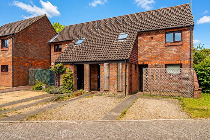 1 Bedroom Maisonette For Sale In Blueberry Close, St. Albans, Hertfordshire, AL3
