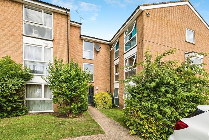 2 Bedroom Flat For Sale In Trotwood, Chigwell, Essex, IG7