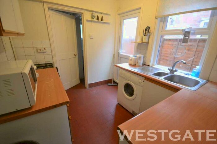 4 Bedroom Terraced House To Rent In Pitcroft Avenue, Reading, RG6